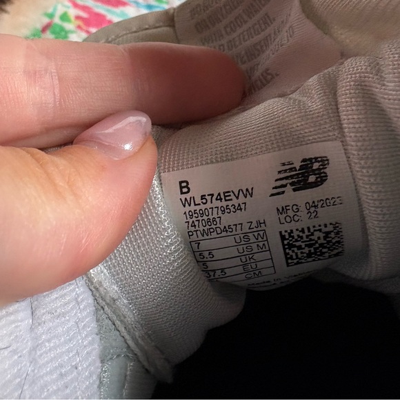 New Balance - Picture 5 of 5